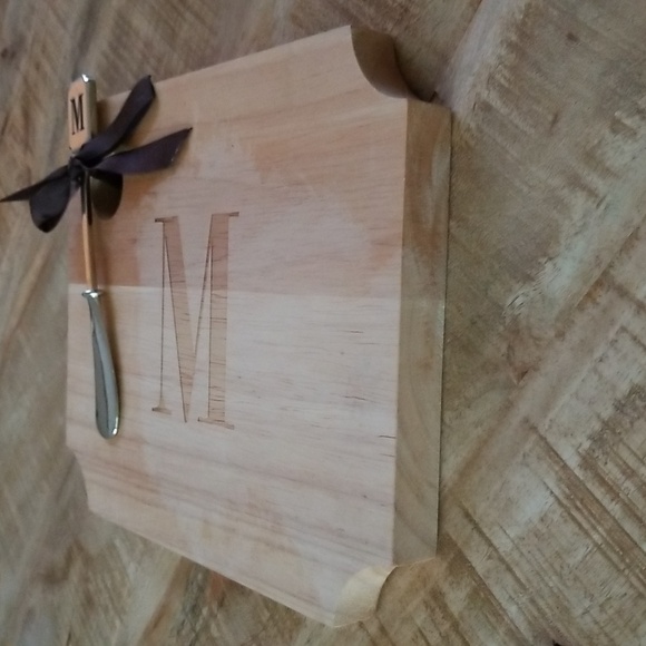 Mud Pie Wood Serving Board & Spreader with “M” Monogram - Picture 7 of 10